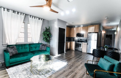 Dillard House | Luxury Villa💚, located only 7 minutes from the French Quarters! Free Parking!