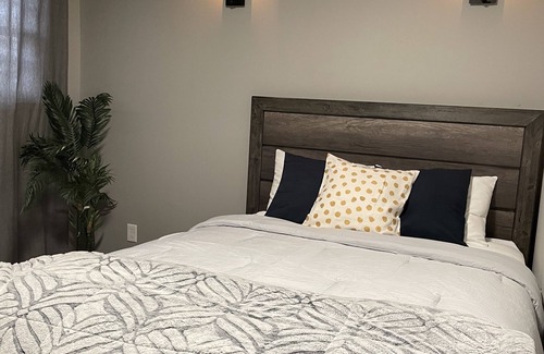 Dillard House | Luxury Villa💚, located only 7 minutes from the French Quarters! Free Parking!