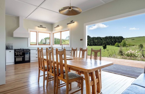 Te Miro Villa | Luxury Villa located close to Cambridge and Lake Karapiro and The Velodrome .