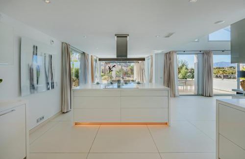 Nueva Andalucia Villa | Luxury Villa-Los Naranjos Golf Club