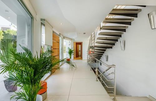 Nueva Andalucia Villa | Luxury Villa-Los Naranjos Golf Club