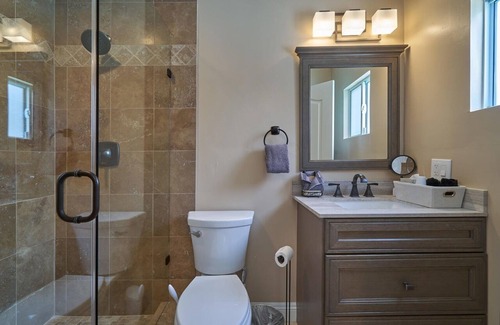 The Movie Colony Villa | Luxury Villa - Movie Colony, Priv Pool, Walk to DT