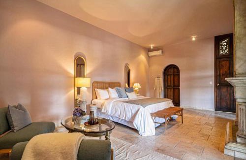 San Miguel de Allende Villa | Luxury Villa, Kitchen, Golf Course Views, Wifi