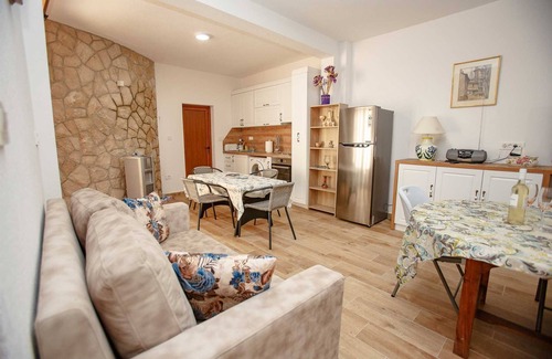 Utjeha Villa | Luxury Villa Napoli Colurful and Bright