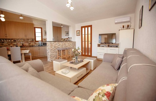 Utjeha Villa | Luxury Villa Napoli Colurful and Bright