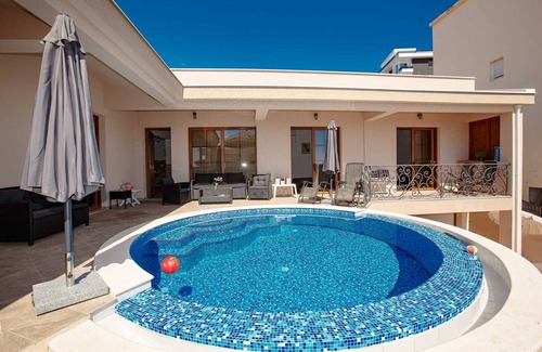 Utjeha Villa | Luxury Villa Napoli Colurful and Bright