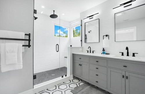 Kissimmee House | Luxury Villa Near Disney I Fully Renovated