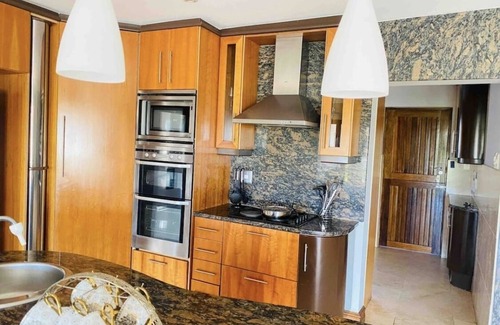 Beacon Bay Villa | Luxury Villa on Beaconhurst Drive 5 minutes to the beach