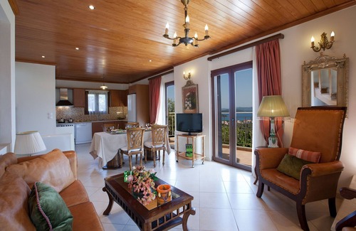 Nidri Villa | Luxury villa overlooking the sea with private pool-Villa Lily