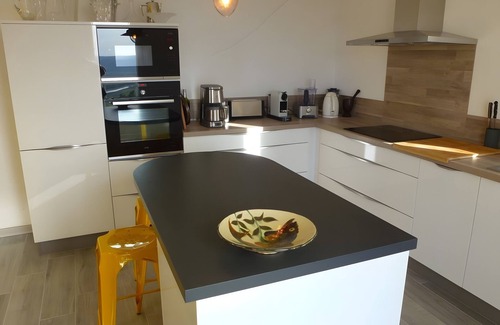 Volx Villa | Luxury Villa – Panoramic Views with Mountain View, Wi-Fi and Air Conditioning