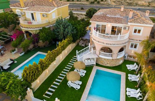 Monforte del Cid Villa | Luxury Villa Paraiso Alicante - Piscina Salada Climatizada, Chimenea, gymnasio, despacho, Fútbol , Golf , BBQ , Netflix