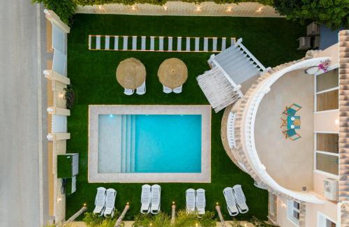 Monforte del Cid Villa | Luxury Villa Paraiso Alicante - Piscina Salada Climatizada, Chimenea, gymnasio, despacho, Fútbol , Golf , BBQ , Netflix