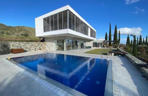 Ora Villa | Luxury Villa Pluto Stunning Mountain Views