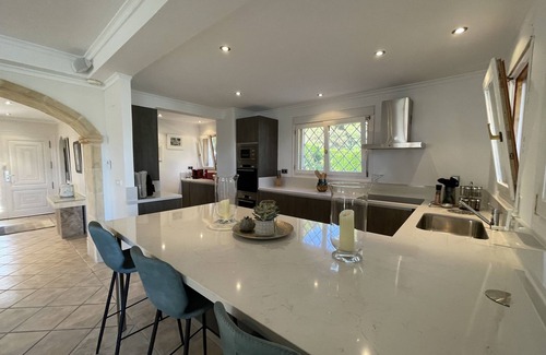 Moravit Villa | Luxury Villa Private Pool, Sea 500m, AirCon, Games room, Close to Town