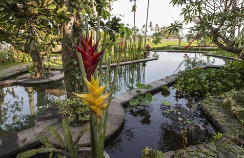 Jasri Villa | LUXURY VILLA RETREAT SURYA/CHANDRA SLEEPS 9 PAX, A/C 2 SWIMMING POOLS, CATERED