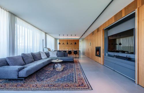 Arzergrande Villa | LUXURY VILLA RUBIN with Jacuzzi POOL GYM & SPA near Venice and Padua
