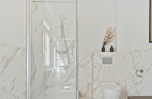 Limpertsberg Villa | Luxury Villa's Room shared Bathroom&Kitchen ID40