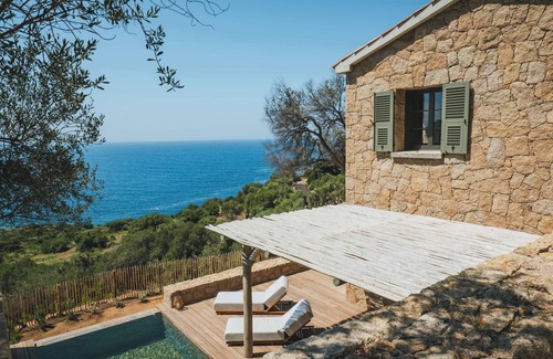 Cargese Villa | Luxury Villa Saleccia Beach access through the maquis