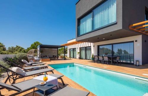 Dvornica Villa | Luxury Villa Silvery with Pool