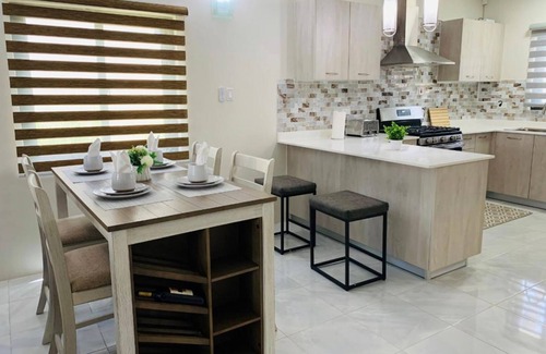 Discovery Bay House | Luxury Villa Townhouse
