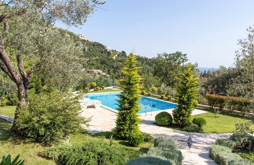 Drobnici House | Luxury villa Virginia with big yard and pool