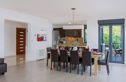 Veliko Brdo Villa | Luxury Villa View Makarska, heated infinity pool, Mer and mountain view, BBQ .
