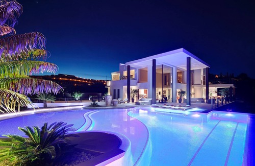 New Golden Mile Villa | Luxury Villa w/jacuzzi, pool, golf and sea view.Sleeps up to 21pax