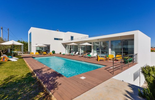 Gale Villa | Luxury Villa with Heated Pool near the Beach