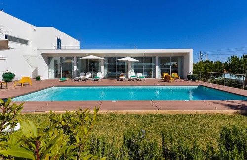 Gale Villa | Luxury Villa with Heated Pool near the Beach