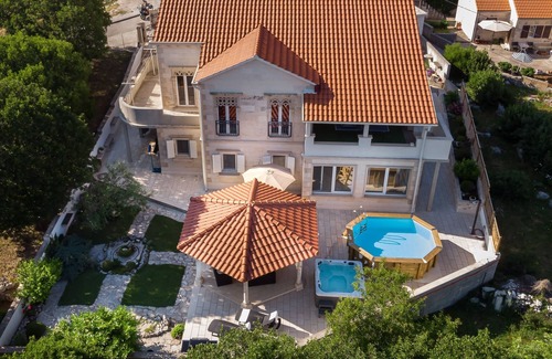 Praznica House | Luxury villa with a swimming pool Pražnica, Brač (K-19209)