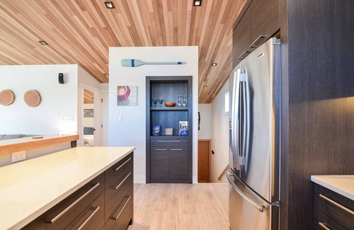Campbell River Villa | Luxury Villa With Hot Tub & Private Sandy Beach.