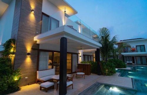 Monterrico Villa | Luxury Villa with Direct Pool Entry