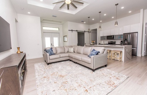 Mariner Villa | Luxury Villa with gorgeous sunrise lake view