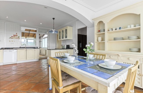 Arce House | Luxury Villa with Heated Pool, Mountain View, Wi-Fi and Air Conditioning