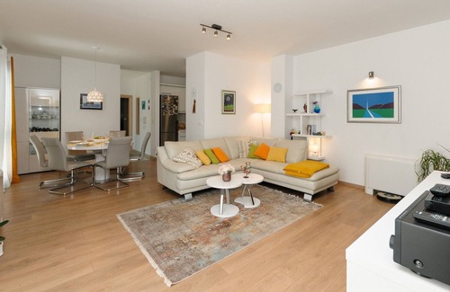 Plano Villa | Luxury Villa with Heated Pool, Terrace, and Outdoor Amenities for Relaxation - Five Bedroom Villa