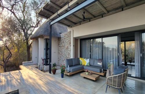 Hoedspruit House | Luxury Villa with Heated Pool