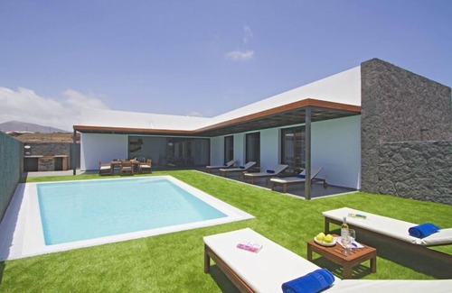 Los Mojones Villa | Luxury villa with heated private pool, jacuzzi and grill area