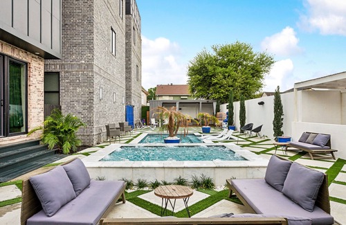 Faubourg Lafayette Villa | Luxury Villa with Private Rooftop