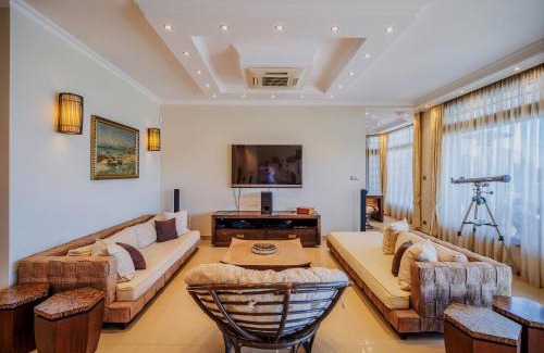 Balchik Villa | Luxury Villa with Pool- 4 Bedrooms in BlackSeaRama by Flat Mаnаger