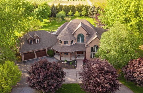 Jordan Harbour House | Luxury Villa with Pool & Hot Tub in Niagara Wine Country