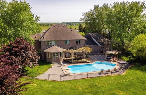 Jordan Harbour House | Luxury Villa with Pool & Hot Tub in Niagara Wine Country