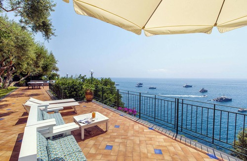 Arienzo Villa | Luxury Villa With Private Beach and Hut Tub in Positano