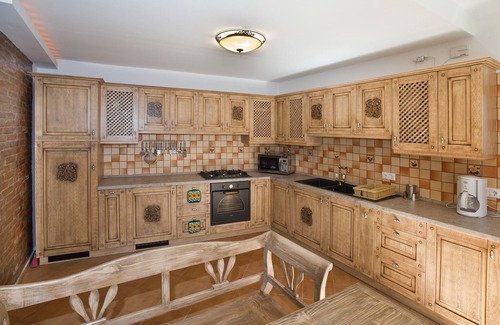 Vladeni Villa | Luxury Villa with private swimmingpool located in residential Saxon area