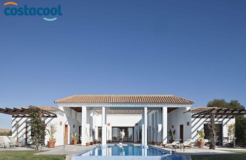 Benalup-Casas Vieja Villa | Luxury villa with private swimming pool - golf view (cleaning incl.)