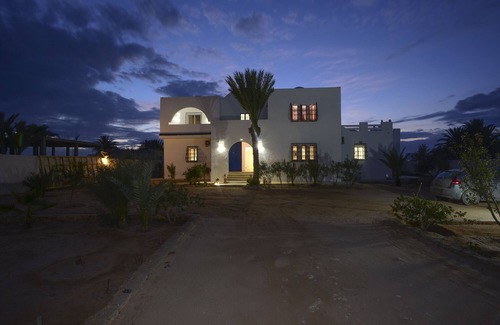 Djerba Ajim Villa | Luxury villa with private pool by the sea, air conditioned, 12 pers