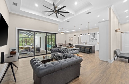 Rural Estates House | Luxury villa with saltwater pool, spa, outdoor kitchen, games - dog-friendly