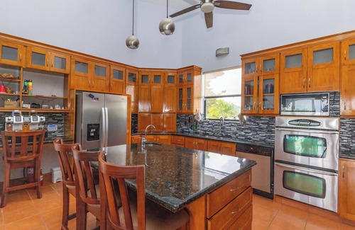 Quepos Villa | Luxury Villa with Separate Guest house and 360view