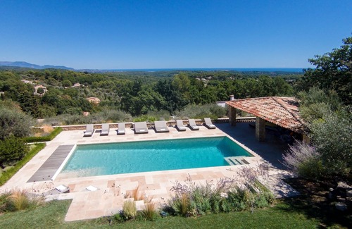 Le Rouret Villa | Luxury villa with stunning sea views in quiet location