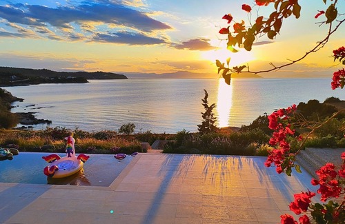 Kilada Villa | Luxury Villa with Sunset Pool, Tennis & Beach Volley – Ideal for Large Families!