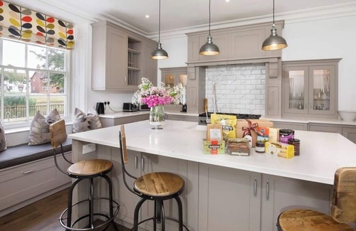 York House | Luxury village house sleeps 14, dog friendly
